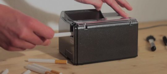 Faire soi même ses cigarettes en utilisant une tubeuse électrique